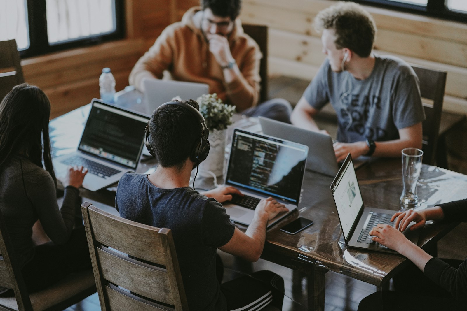 CoreFix ekibi birlikte çalışırken
